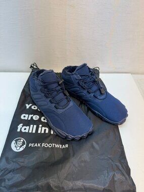 Peak Womans Footwear New Sz 71/2 - Fur lined for colder weather